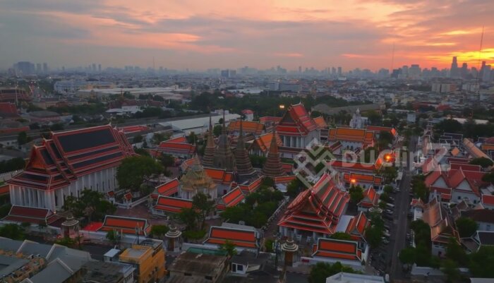 Vivid 4K Aerial Views of Wat Arun at Dawn Over Chao Phraya River