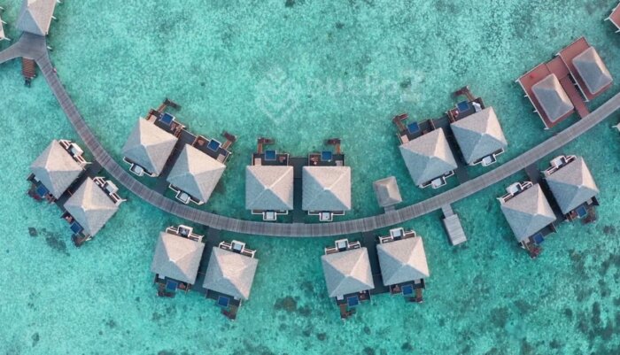 Luxury Maldives Resort with Stunning Sandbanks and Turquoise Waters