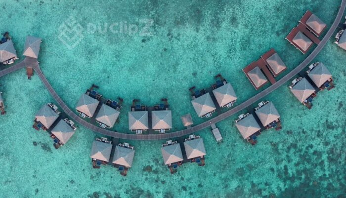 Luxury Maldives Resort with Stunning Sandbanks and Turquoise Waters